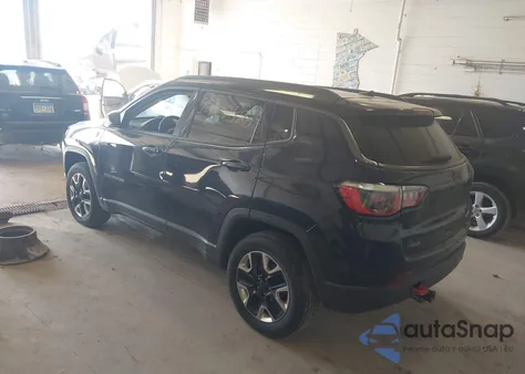 2018 Jeep Compass Trailhawk 4X4 z USA, uszkodzony, nr VIN 3C4NJDDBXJT174653